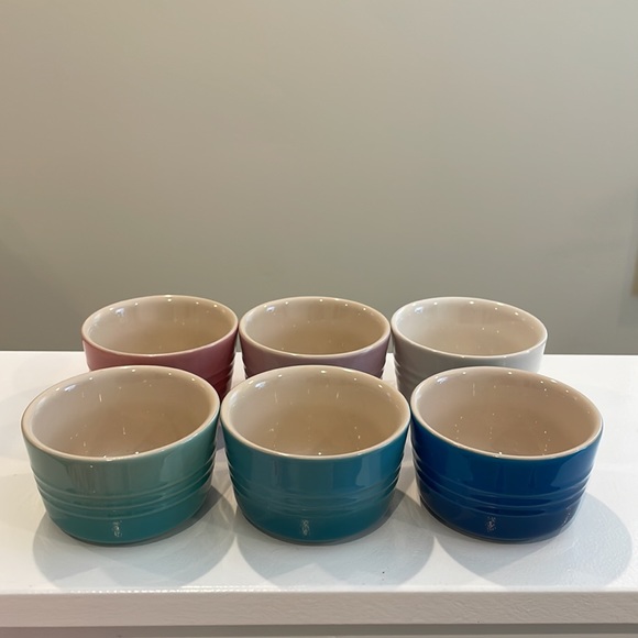 NEW Le Creuset Set of 6 Rainbow/ Multicolor Mini Ramekins - Picture 6 of 8